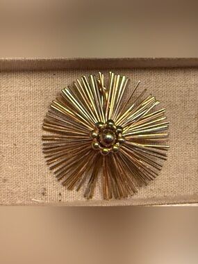 Vintage Gold Starburst Pendant broach - Women Jewelry